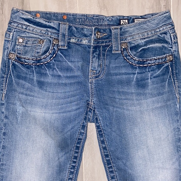 Miss Me Light Blue Wash Signature Rise Capri, Raw Hem 26x22, EUC, $119 MSRP - Picture 9 of 12